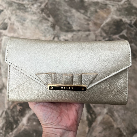 Velez Gold Wallet - Picture 1 of 7